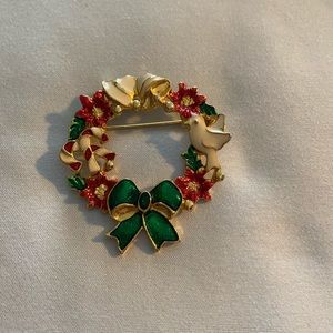 Vintage Christmas wreath broach